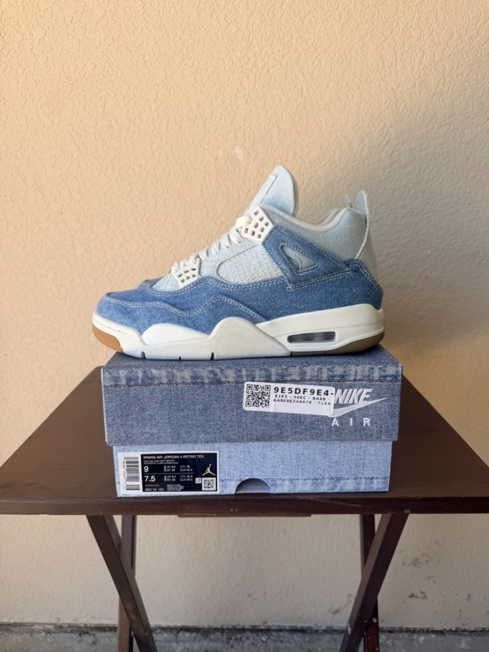 Air Jordan 4 women size 9 - Picture 2 of 4